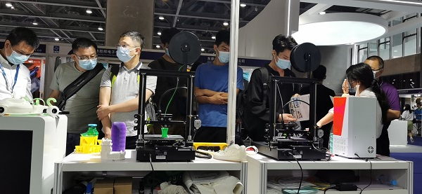 展會現(xiàn)場|洋明達(dá)3D打印機(jī)精彩亮相廣州電子展,助力中國智造業(yè)(圖3) 展會現(xiàn)場|洋明達(dá)3D打印機(jī)精彩亮相廣州電子展,助力中國智造業(yè)(圖3)